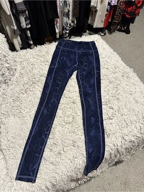 Victoria's Secret Navy Snake-Print Leggings